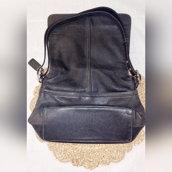 Coach Black Hampton Leather VTG Pre-Loved Crossbody/Shoulder Handbag - Authentic - Picture 5 of 13